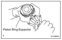 Toyota RAV4. Remove piston ring set